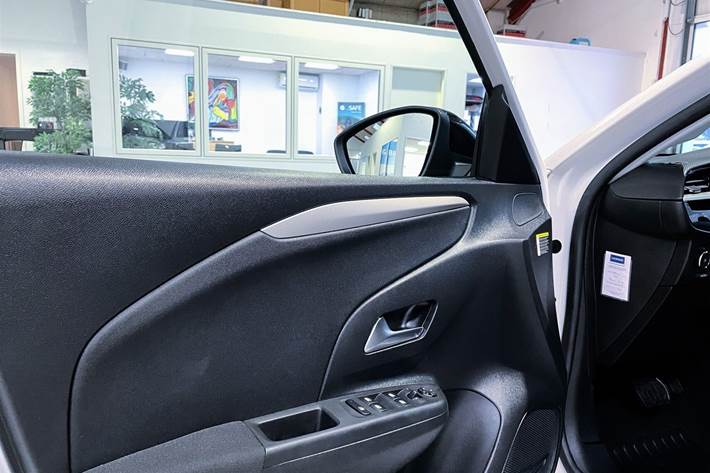 Hvid Opel Corsa-e fra 2021