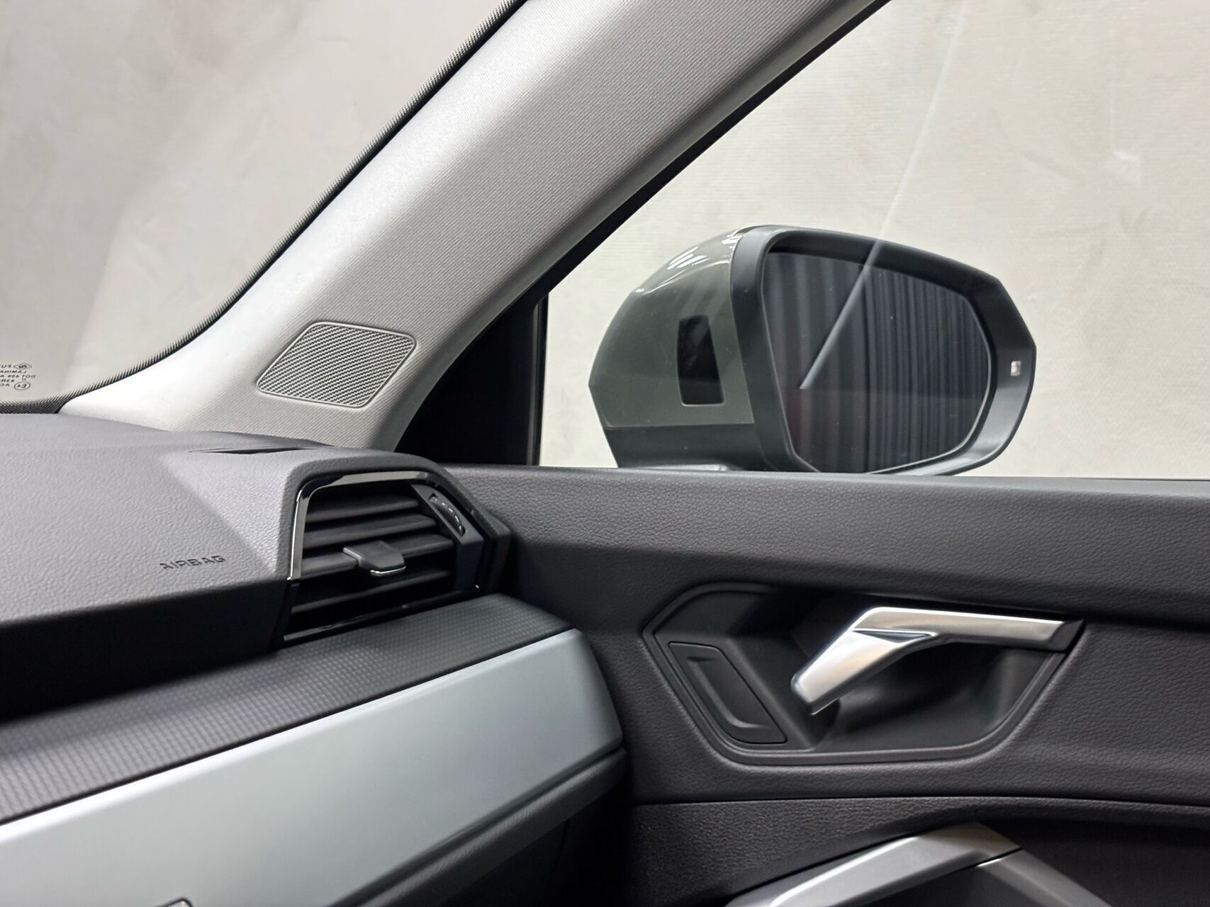 Grøn Audi Q3 fra 2019