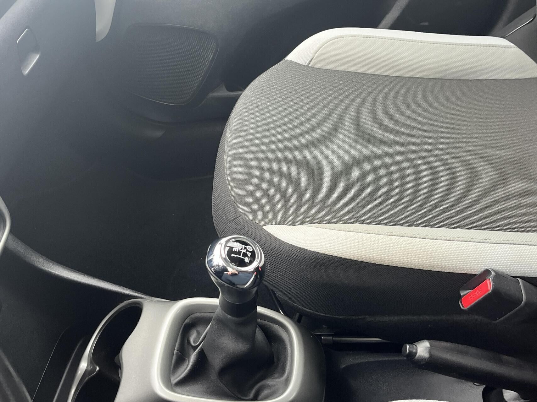 Hvid Toyota Aygo fra 2017