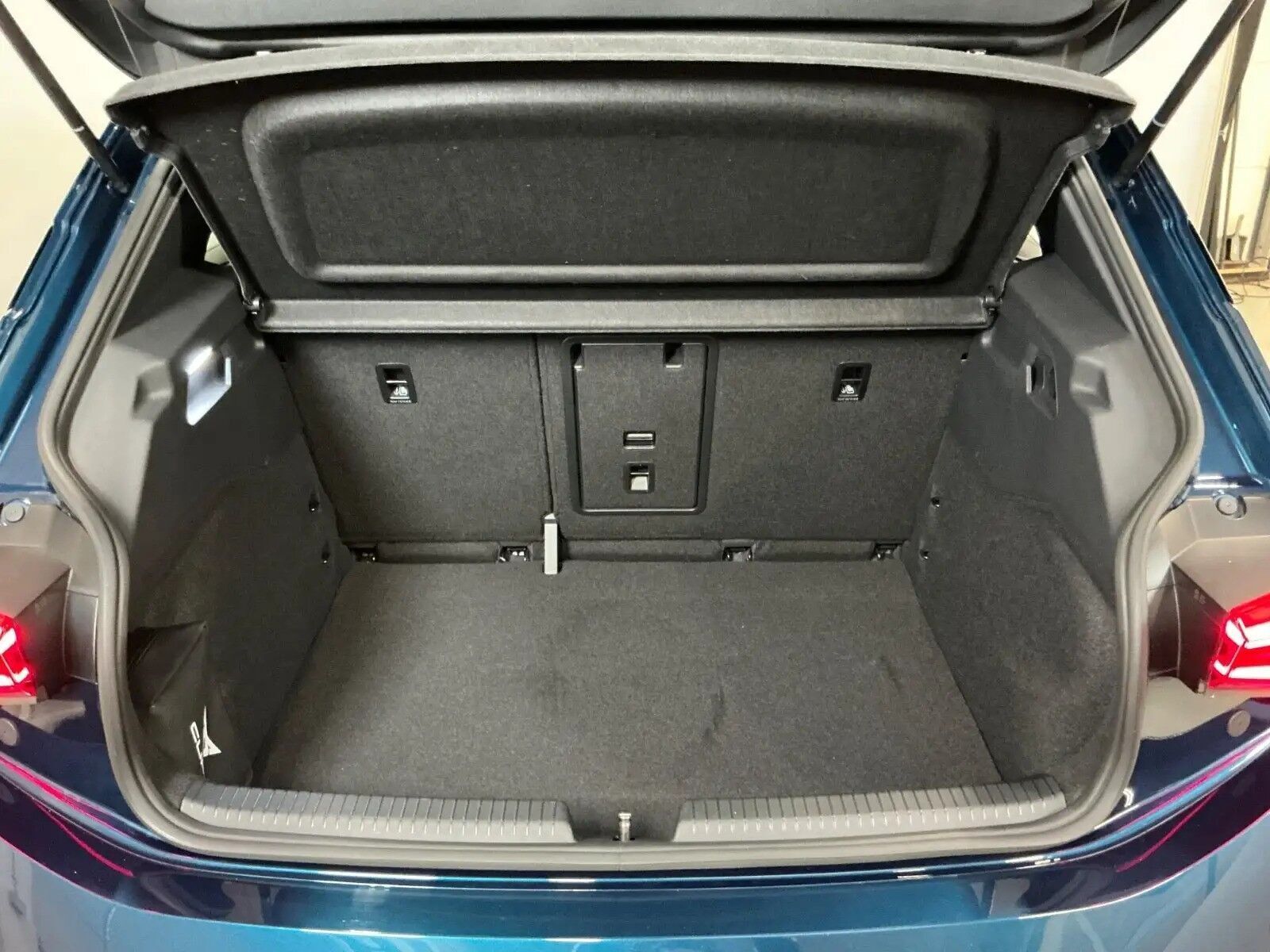 Blå Cupra Born fra 2022