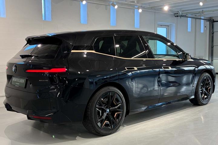 Sort BMW iX fra 2022
