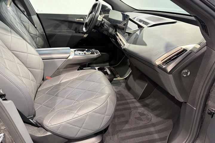 Sort BMW iX fra 2022