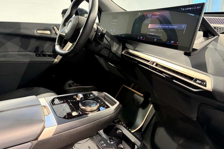 Sort BMW iX fra 2022