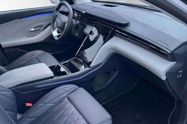 Hvid Ford Explorer fra 2025