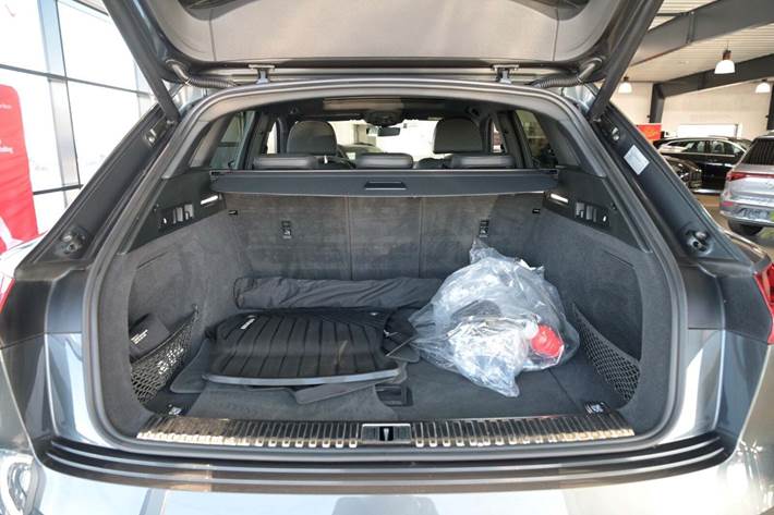 Grå Audi e-tron fra 2020