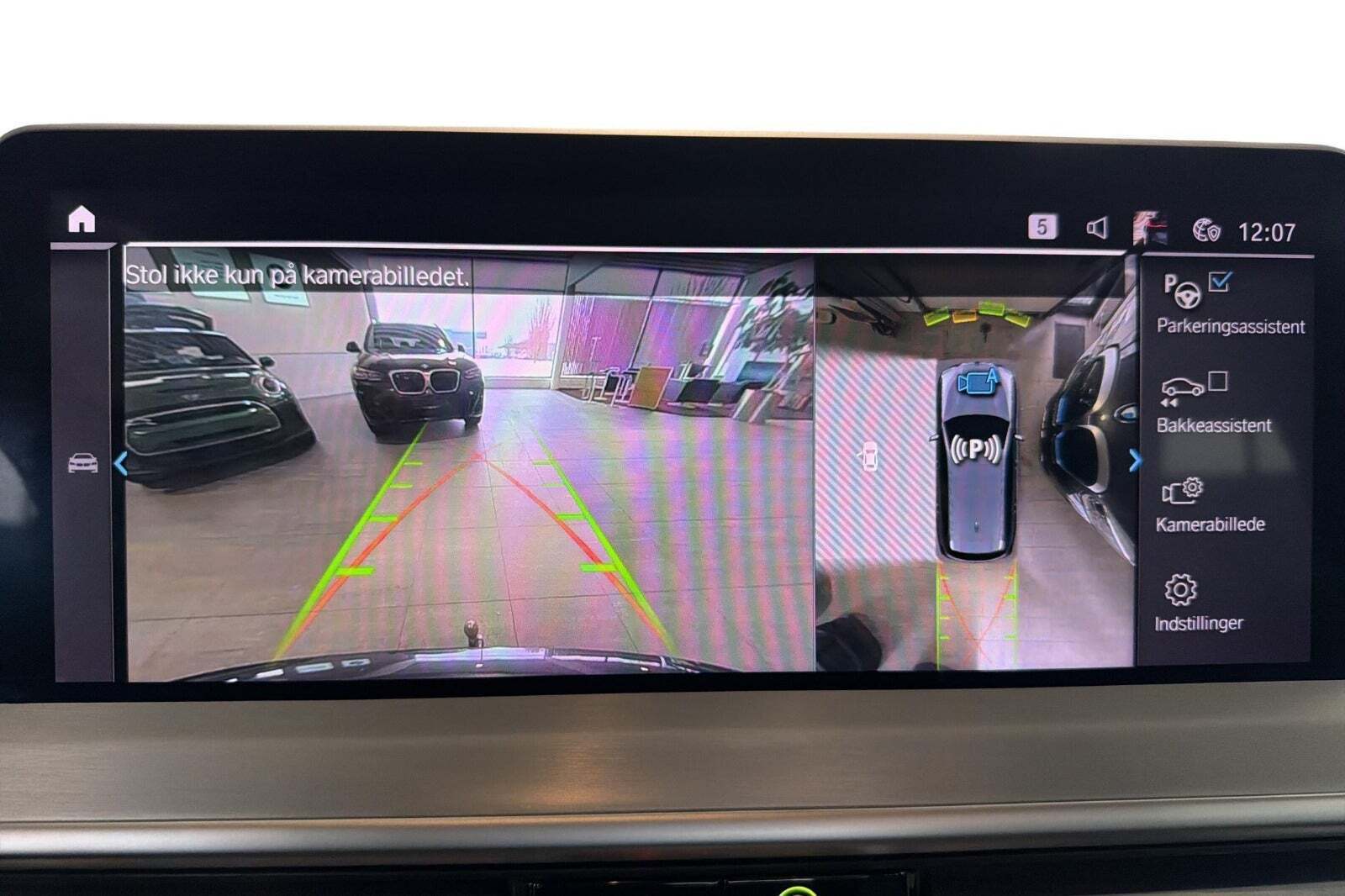 Grå BMW iX3 fra 2024