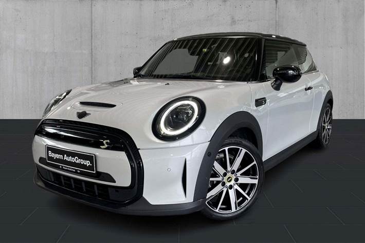 Sølv Mini Cooper SE fra 2022 set udefra