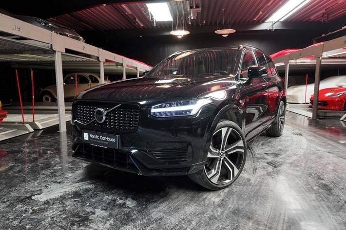 Sort Volvo XC90 fra 2023 set udefra