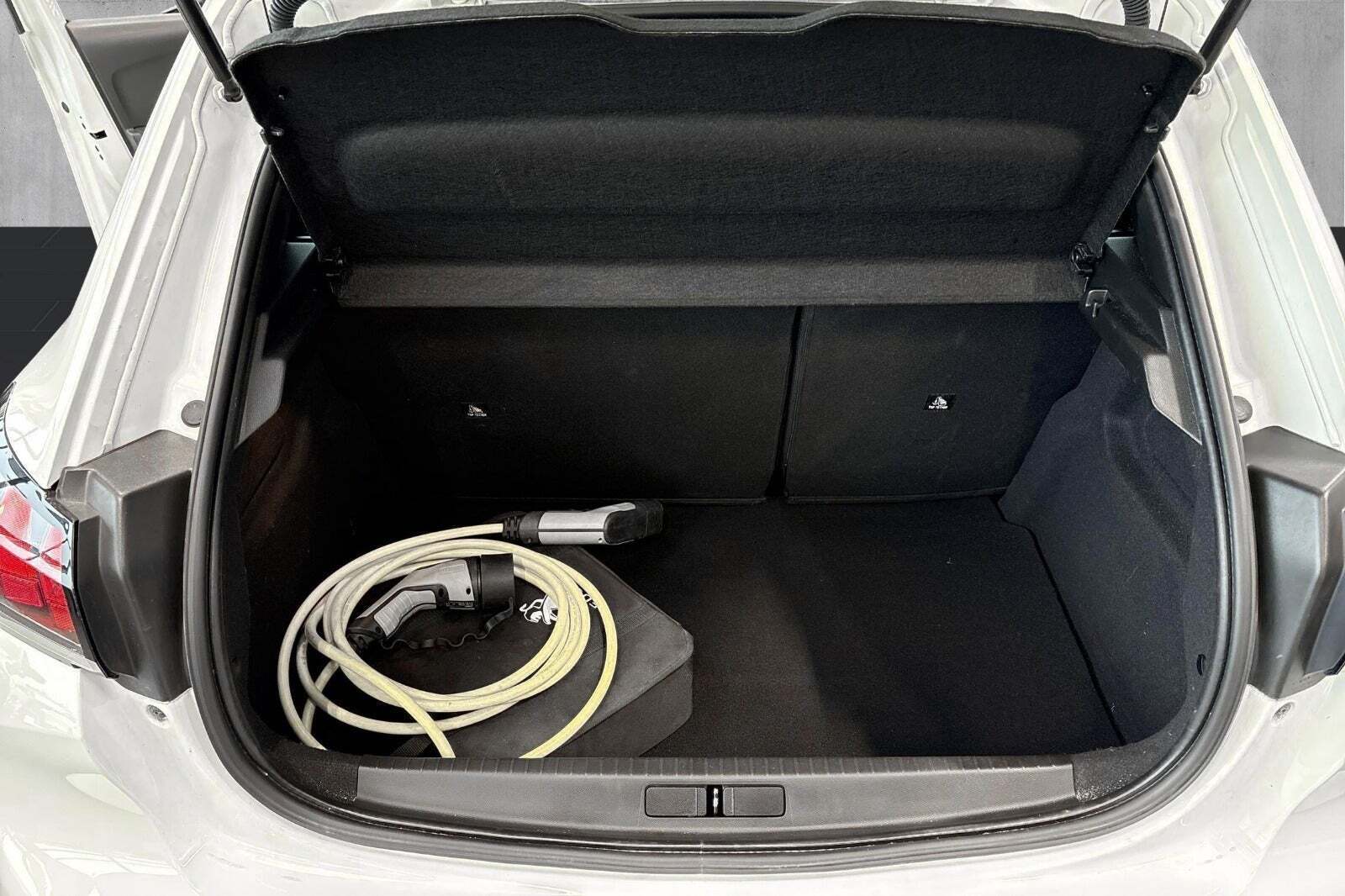 Hvid Peugeot e-208 fra 2021