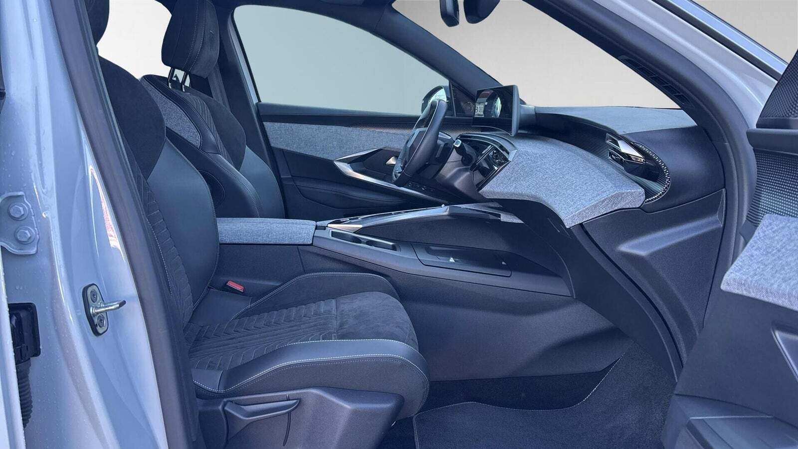 Hvid Peugeot e-3008 fra 2024