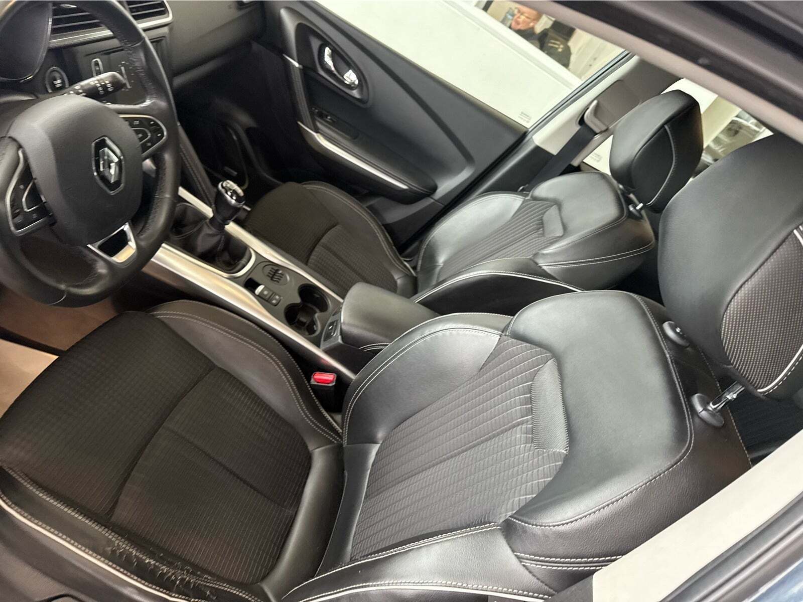 Grå Renault Kadjar fra 2016