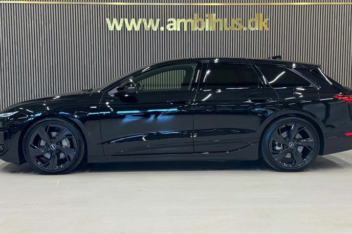 Sort Audi A6 e-tron fra 2025 set udefra