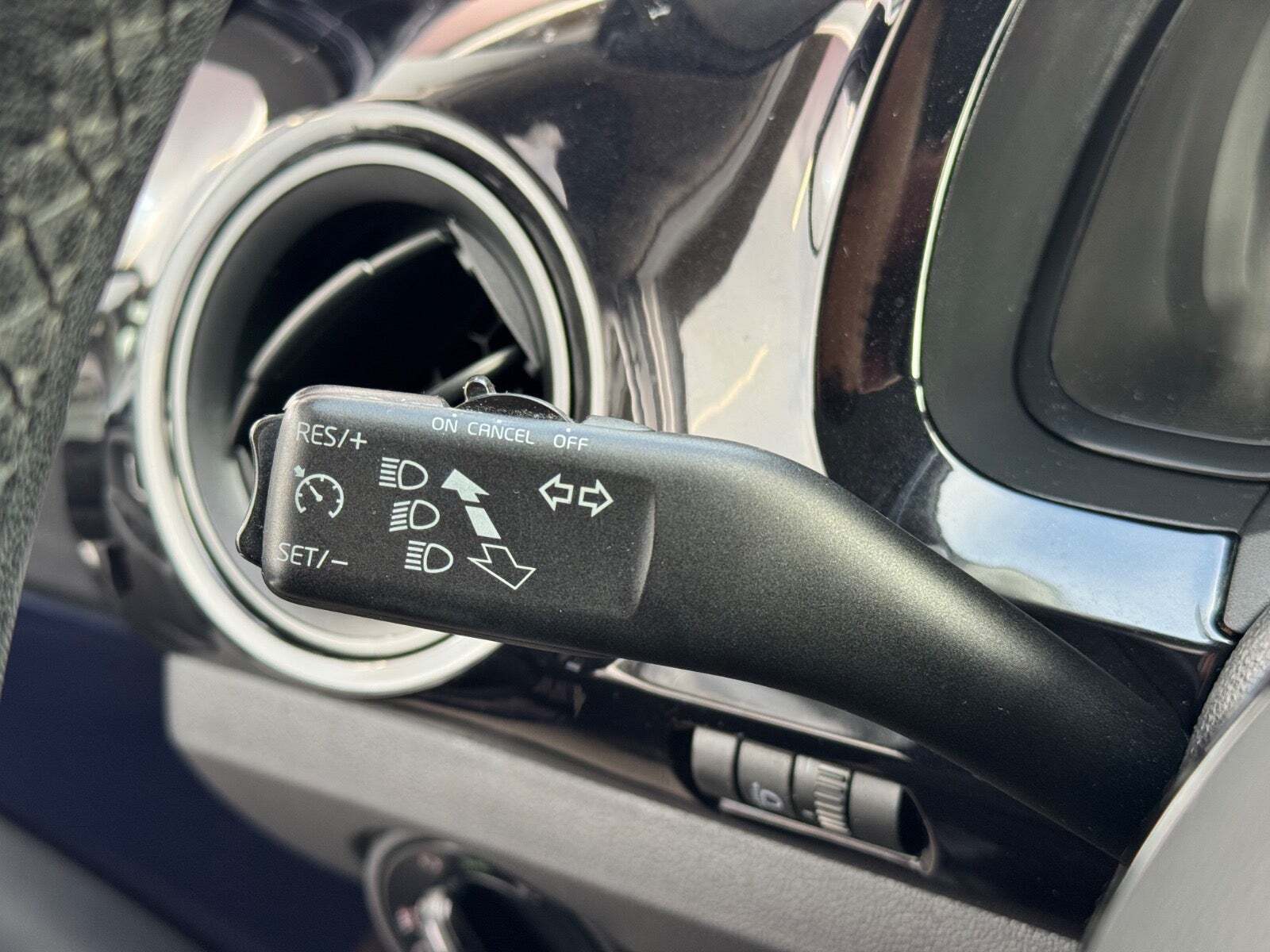 Blå VW UP! fra 2014