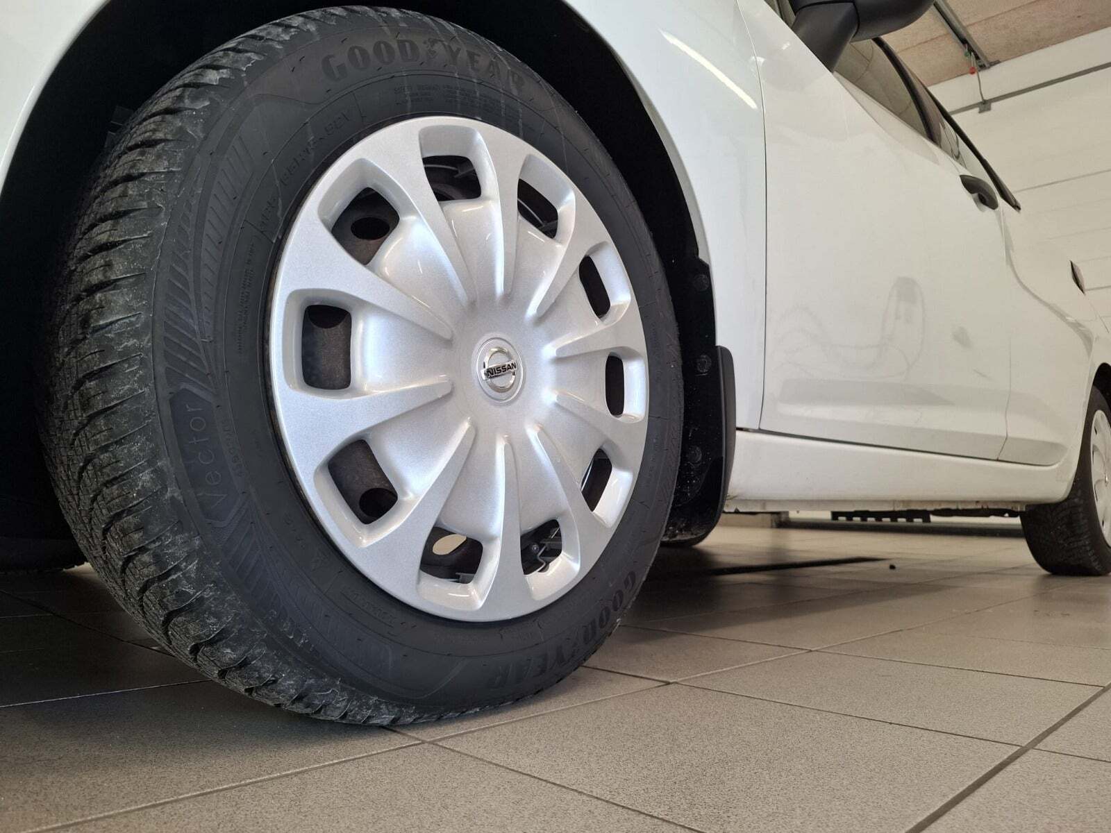 Hvid Nissan Micra fra 2020