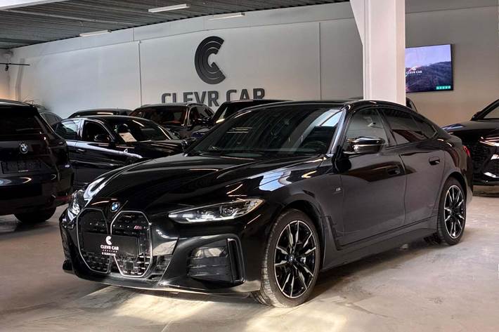 Sort BMW i4 fra 2022 set udefra