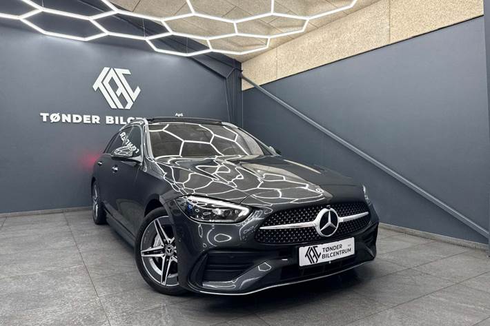 Sort Mercedes C300 d fra 2022 set udefra