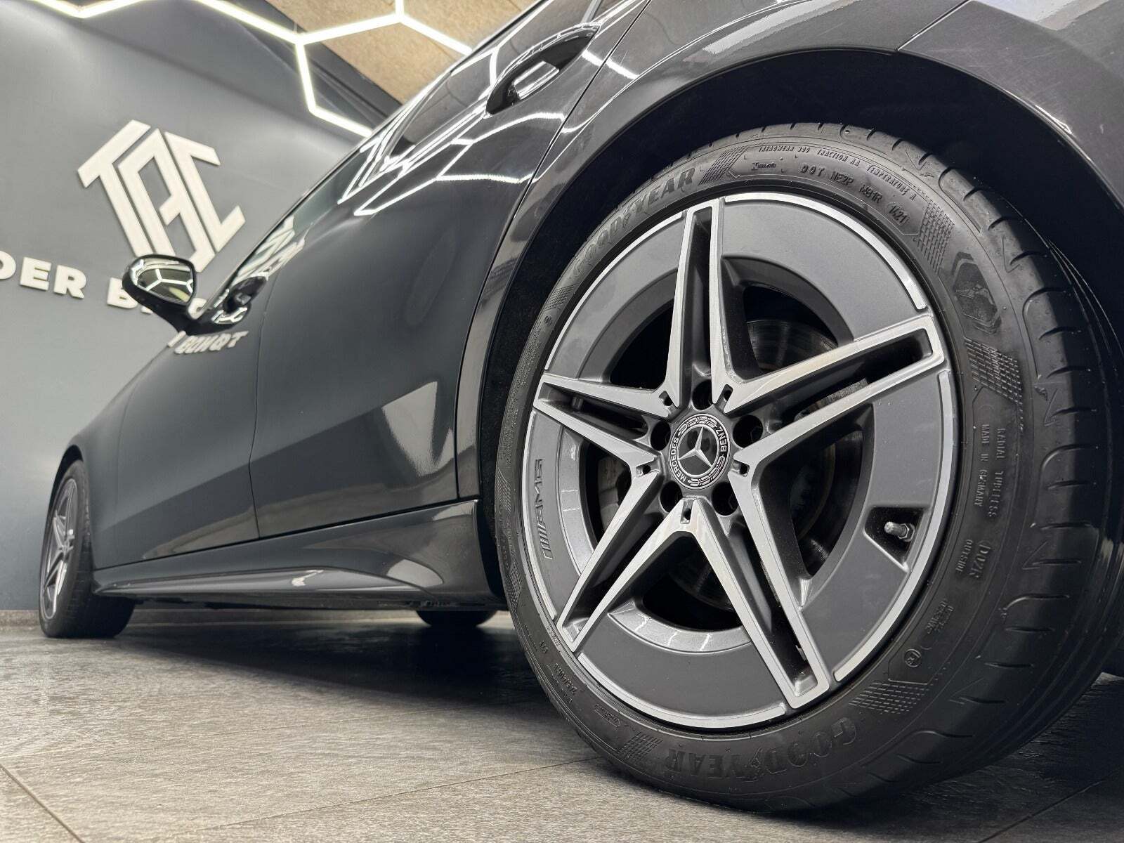 Sort Mercedes C300 d fra 2022