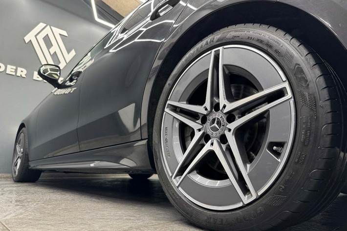 Sort Mercedes C300 d fra 2022