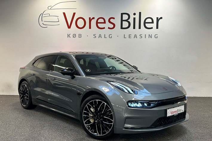 Grå Zeekr 001 fra 2024