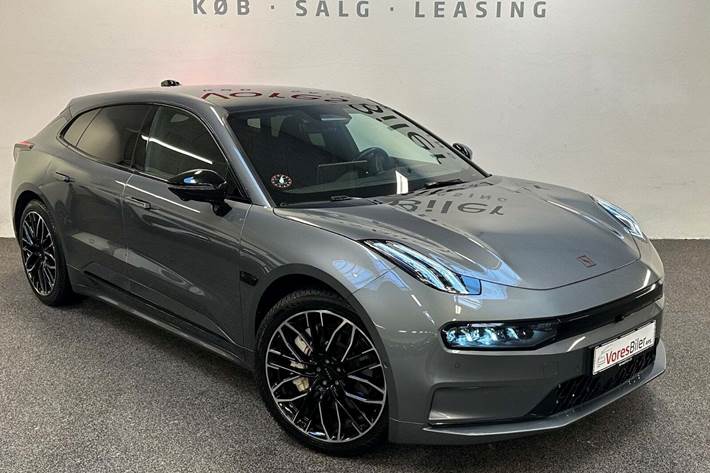 Grå Zeekr 001 fra 2024