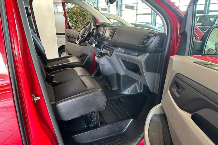 Rød Toyota ProAce fra 2021