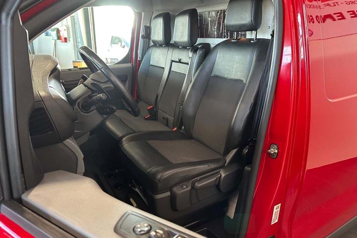 Rød Toyota ProAce fra 2021