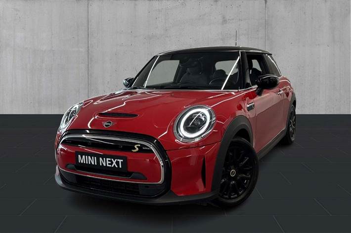 Rød Mini Cooper SE fra 2022 set udefra