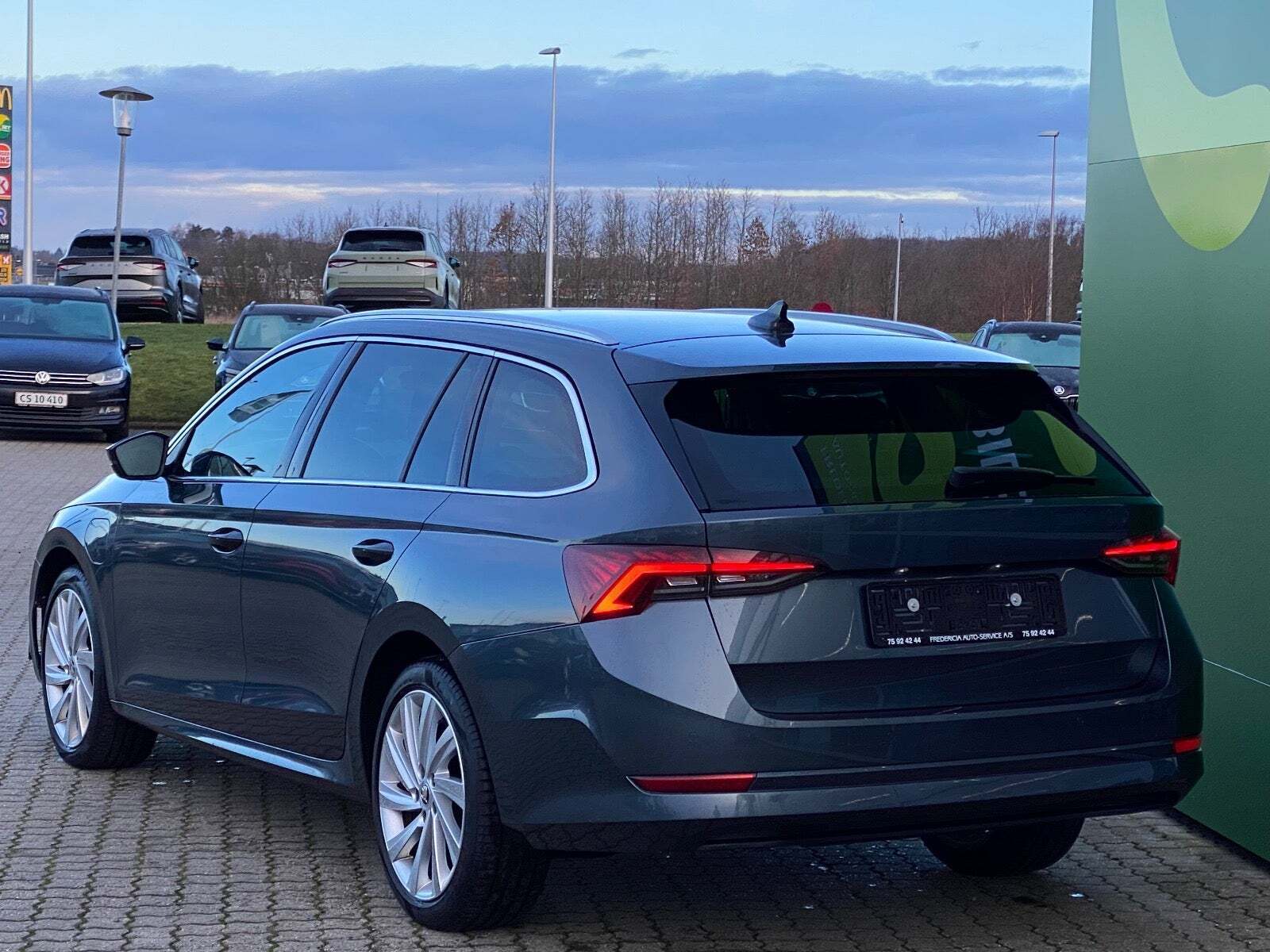 Grå Skoda Octavia fra 2022