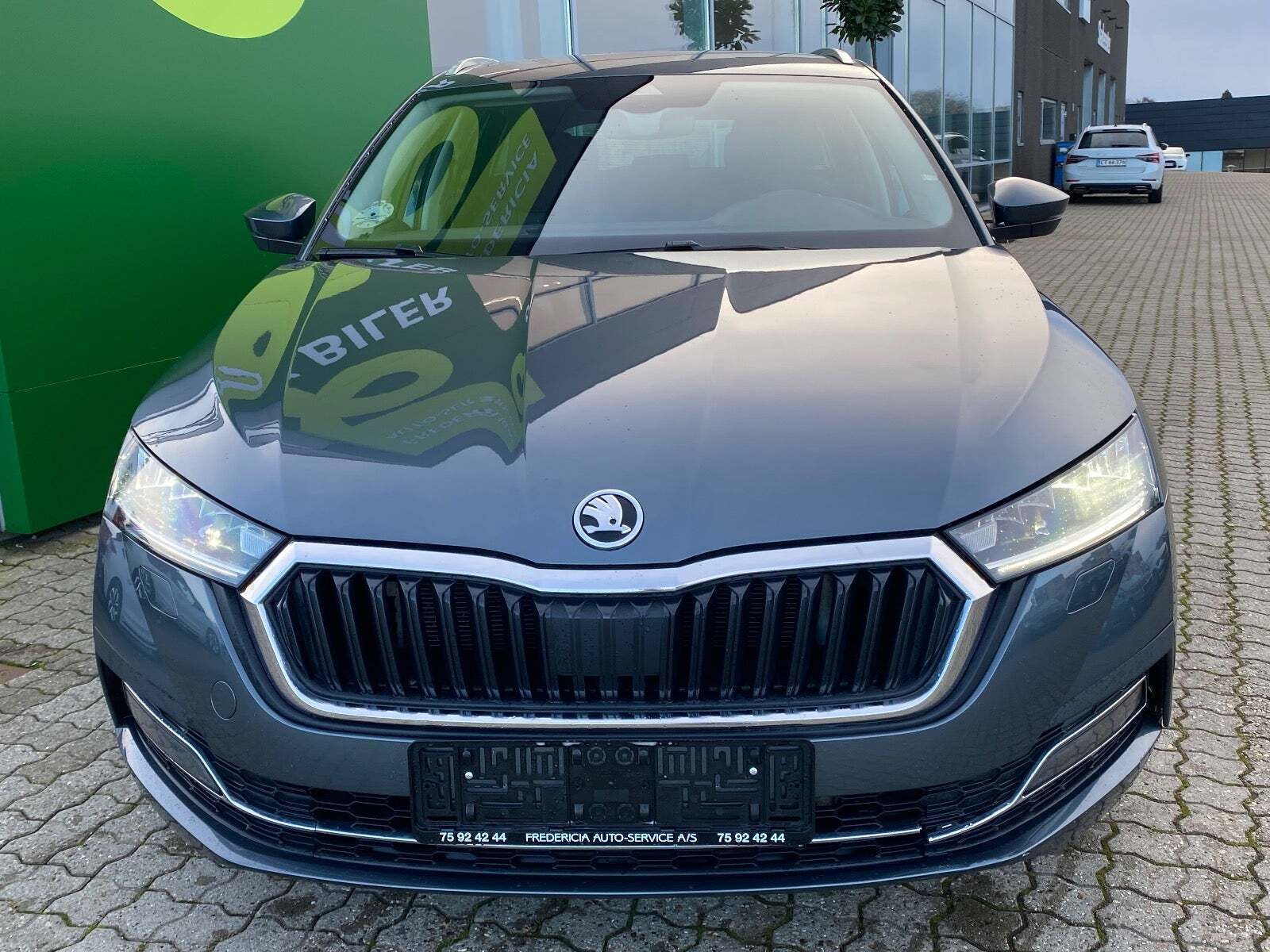 Grå Skoda Octavia fra 2022