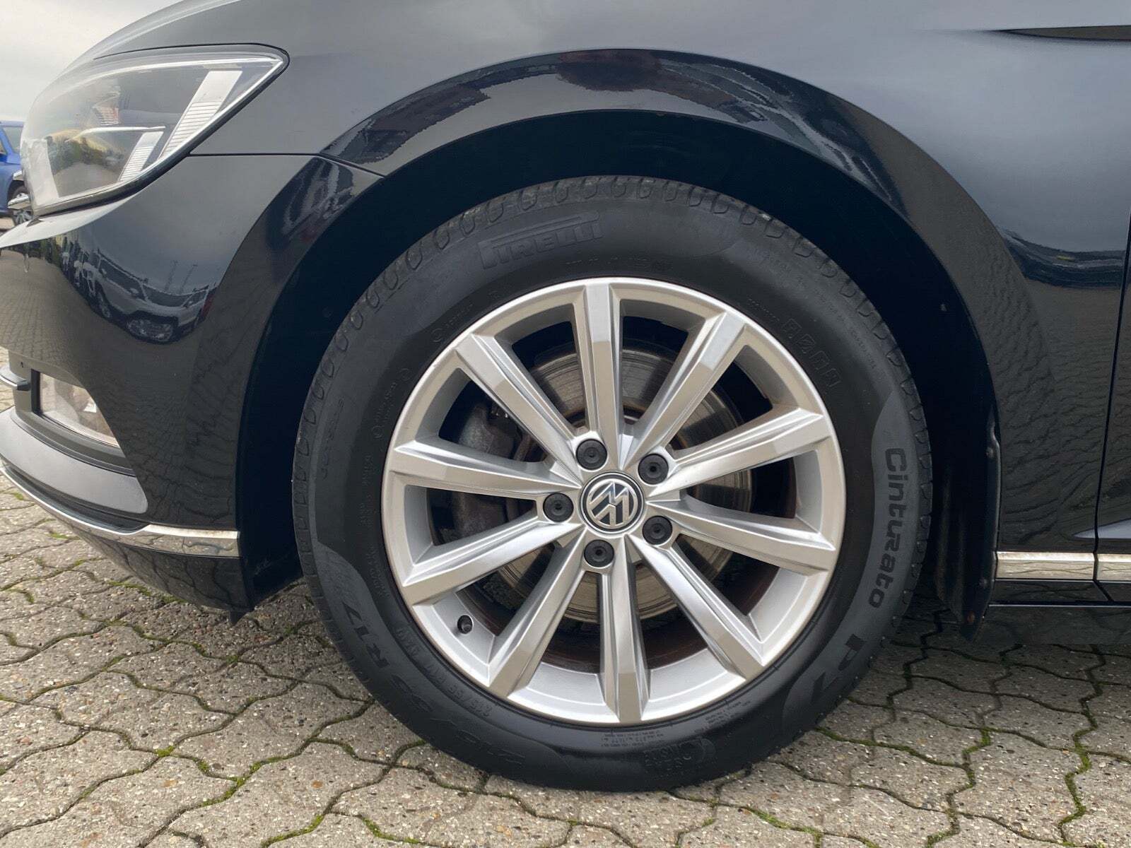 Sort VW Passat fra 2018