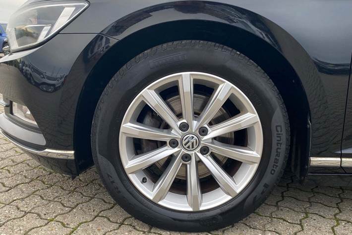 Sort VW Passat fra 2018