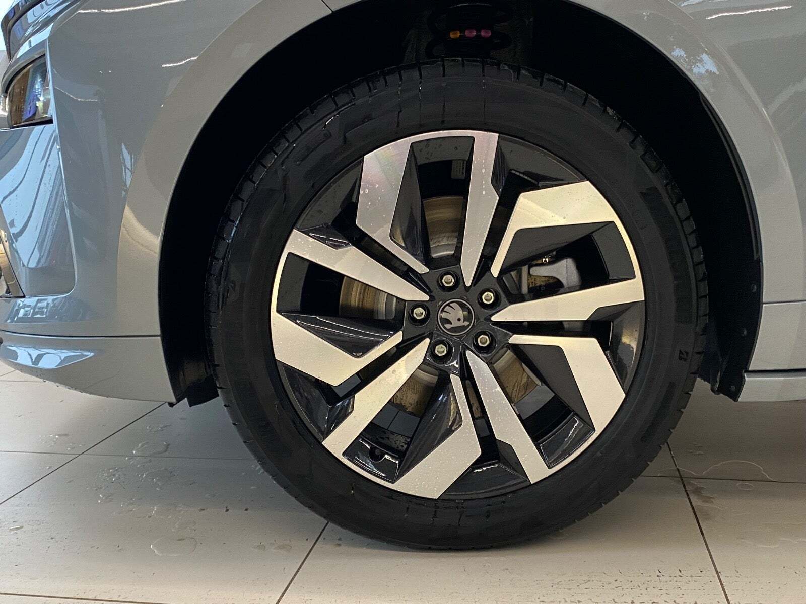 Sølv Skoda Enyaq fra 2026