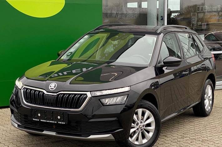 Sort Skoda Kamiq fra 2021 set udefra