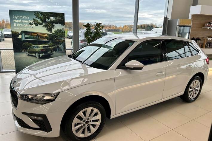 Hvid Skoda Scala fra 2025