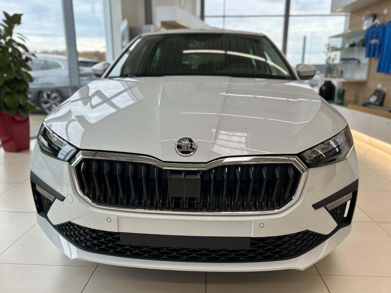 Hvid Skoda Scala fra 2025