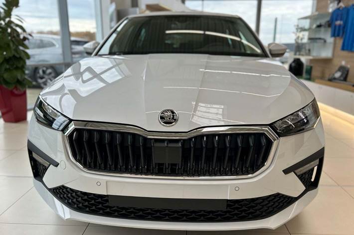 Hvid Skoda Scala fra 2025