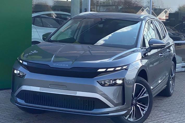 Grå Skoda Enyaq fra 2026 set udefra