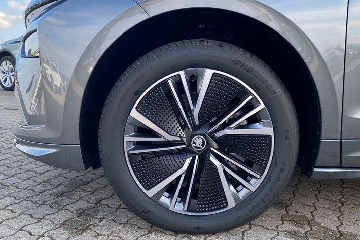 Grå Skoda Enyaq fra 2026