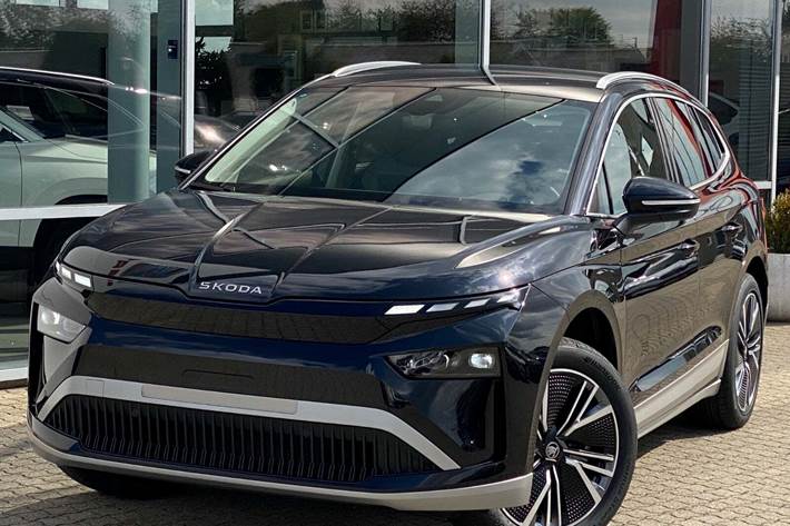 Sort Skoda Enyaq fra 2026 set udefra