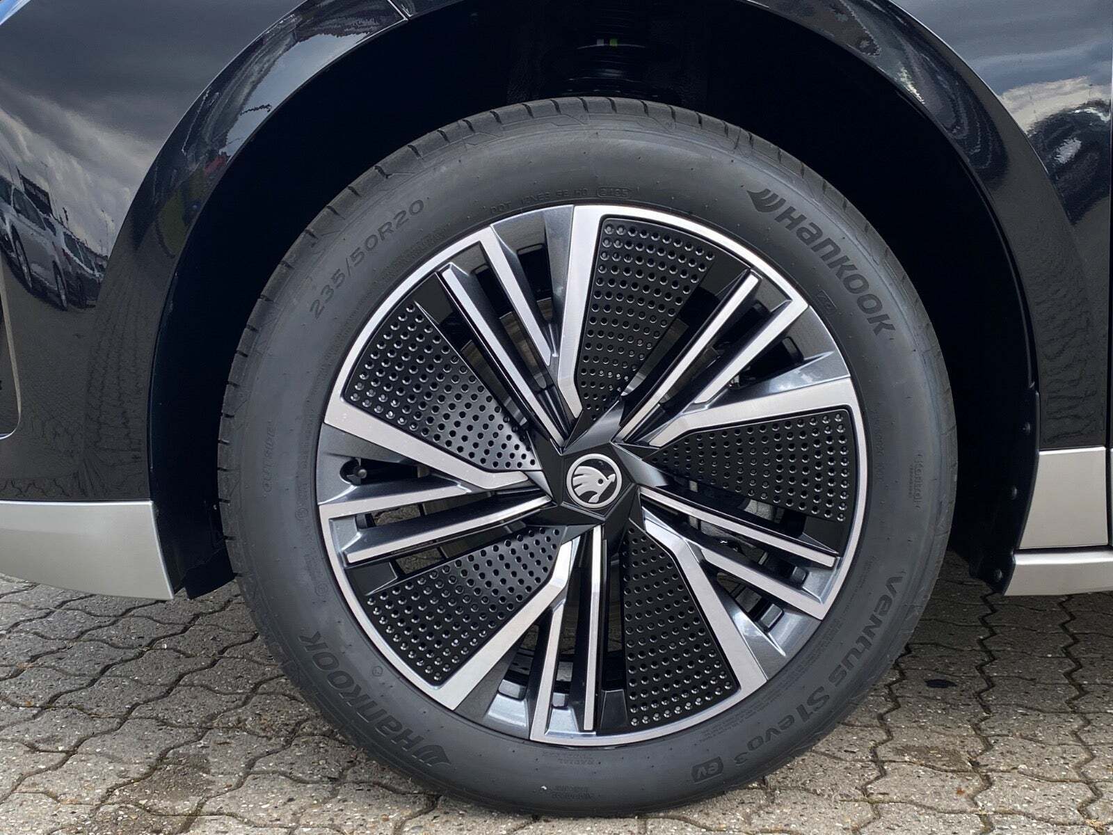 Sort Skoda Enyaq fra 2026