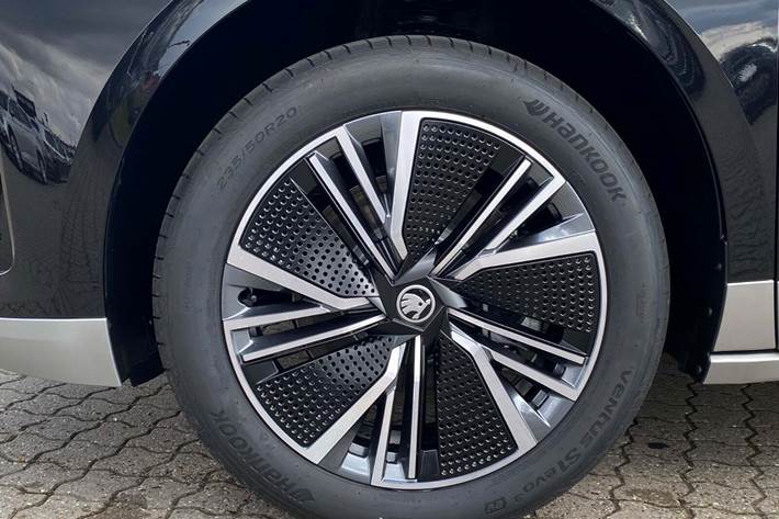 Sort Skoda Enyaq fra 2026