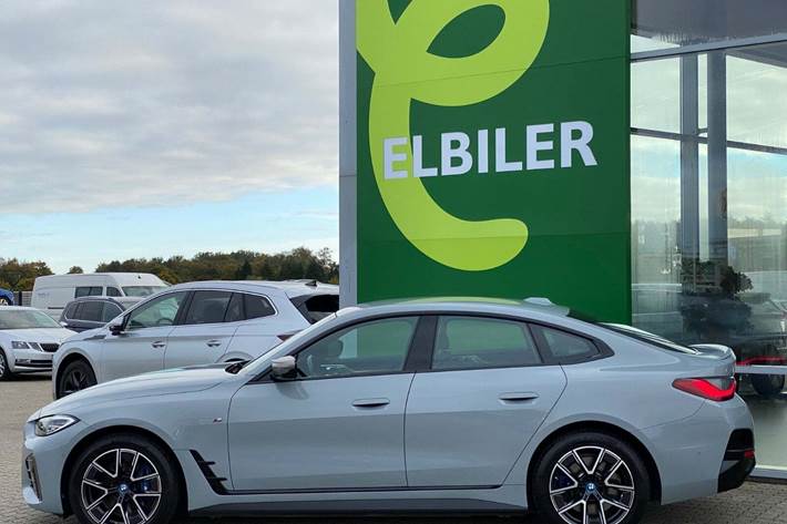 Grå BMW i4 fra 2024