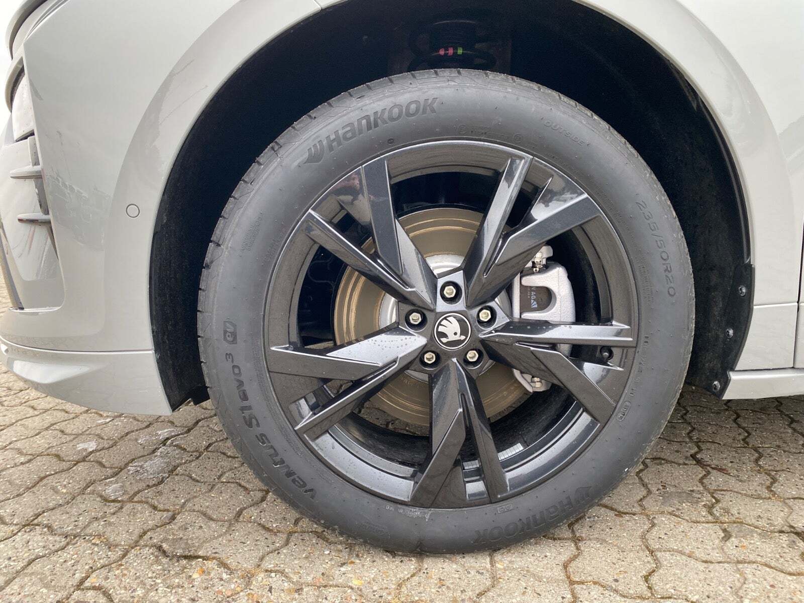 Grå Skoda Enyaq fra 2026