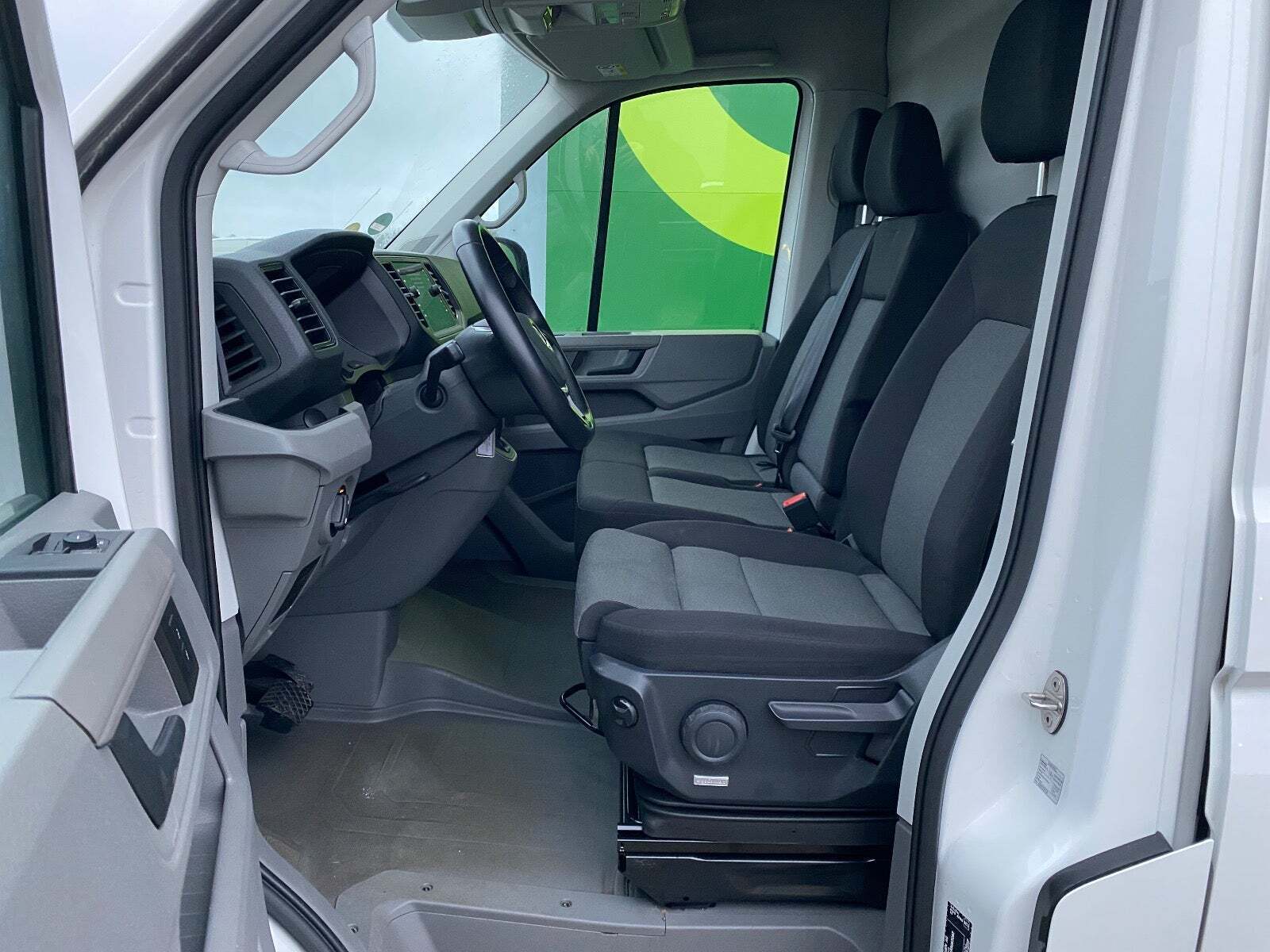 Hvid VW Crafter 35 fra 2024