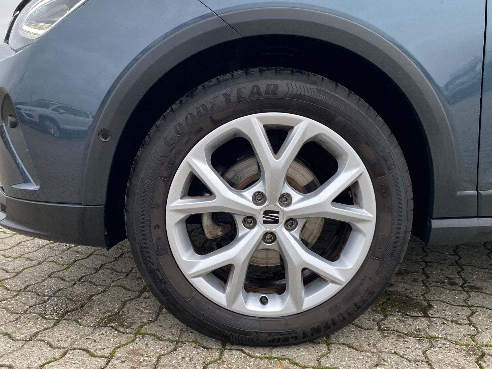 Grå Seat Arona fra 2023