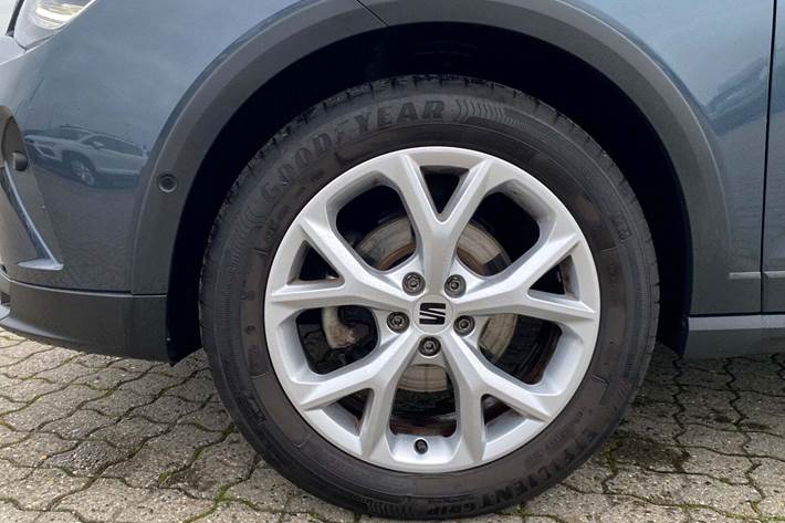 Grå Seat Arona fra 2023