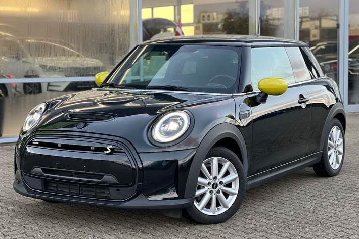 Sort Mini Cooper SE fra 2022 set udefra