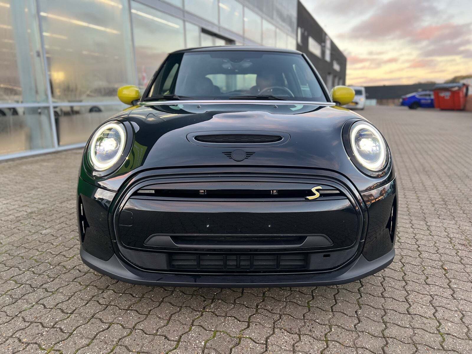 Sort Mini Cooper SE fra 2022