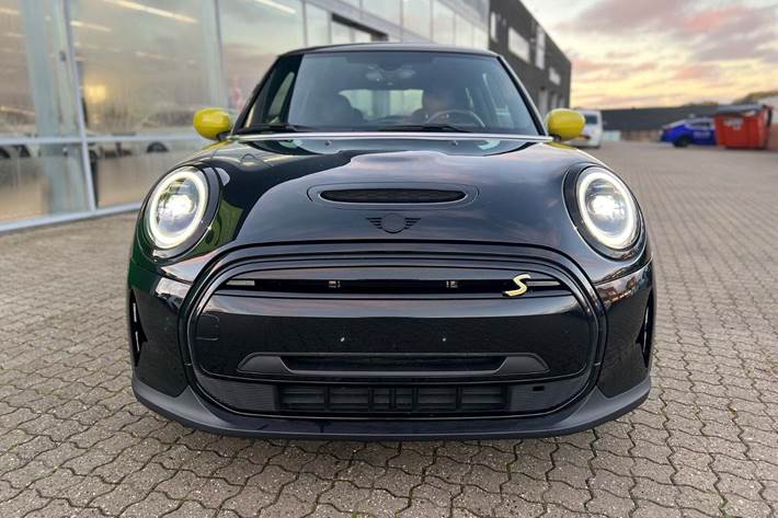 Sort Mini Cooper SE fra 2022