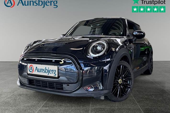 Sort Mini Cooper SE fra 2023 set udefra